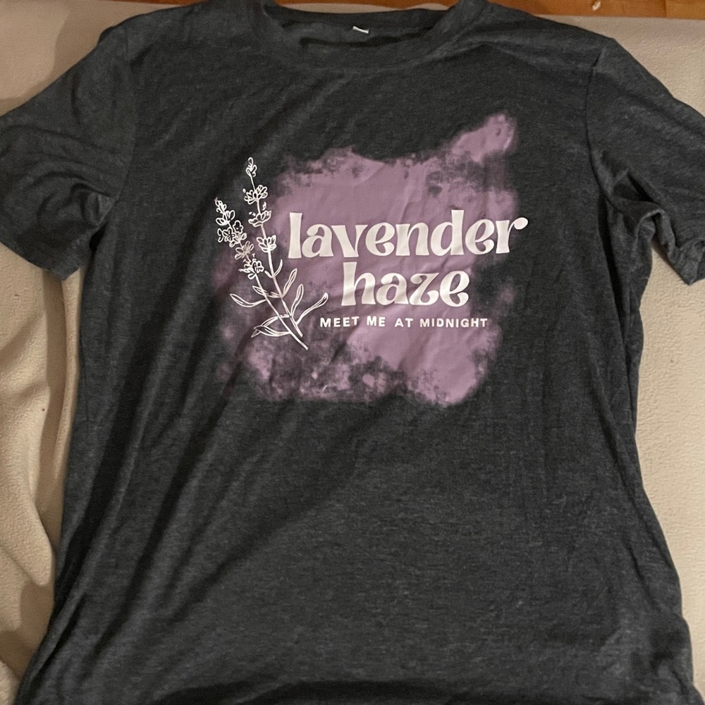 Lavender Haze t-shirt size M